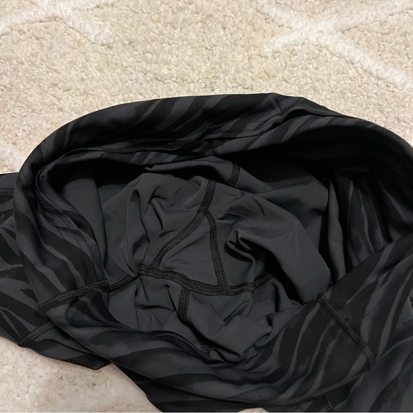 Lululemon Fast and Free Short 8" Size 4 - Picture 5 of 6